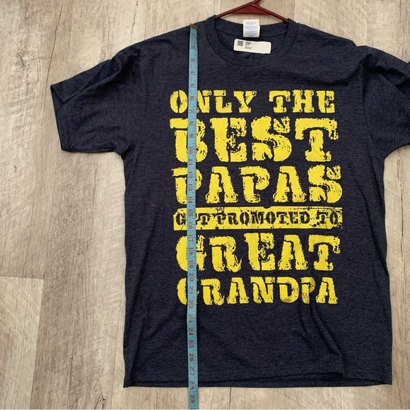 Men's  T Shirt  Size L  "Only the Best Papas Get Promted to Great Grandpa" - Picture 5 of 9